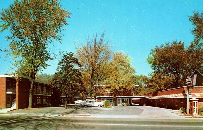 Uptown Motel - Old Post Card (newer photo)